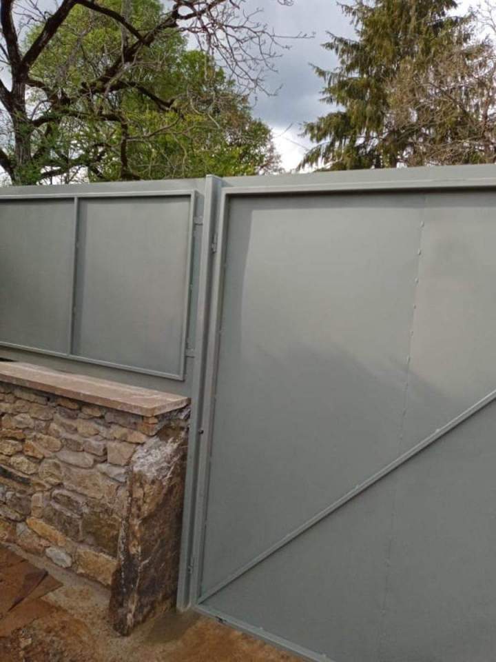 Portail métallique sur mesure Tauriac